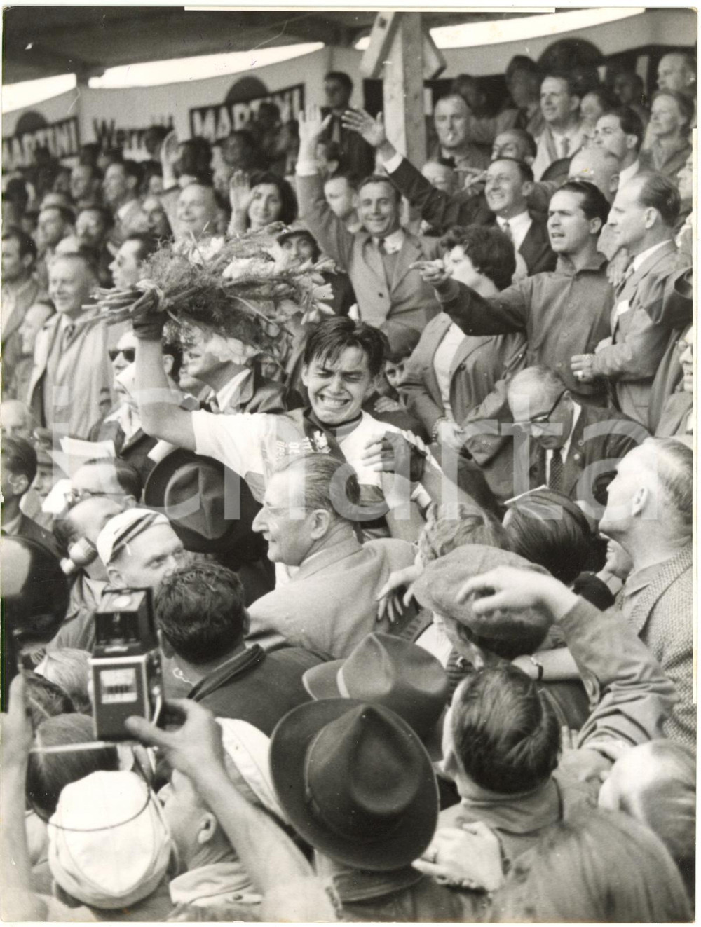 1954 SOLINGEN Mondiali CICLISMO - Emiel VAN CAUTER commosso per la vittoria (1)