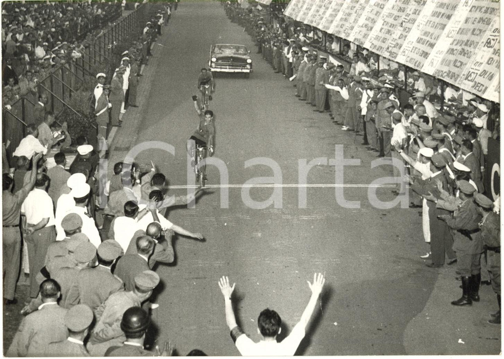 1955 FRASCATI Mondiali ciclismo su strada - Sante RANUCCI Lino GRASSI all'arrivo