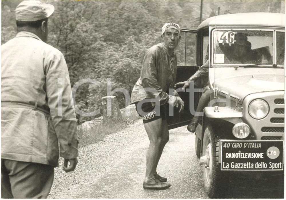 1957 GIRO D'ITALIA Stefano GAGGERO sale su FIAT CAMPAGNOLA Gazzetta dello Sport