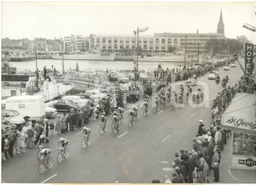 1960 OSTENDE - TOUR DE FRANCE Bruxelles-Dunkerque - Passage du peloton *Photo