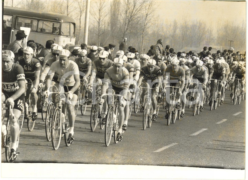 1962 CICLISMO MILANO-SANREMO - Passaggio del gruppo *Foto VINTAGE 18x13 cm