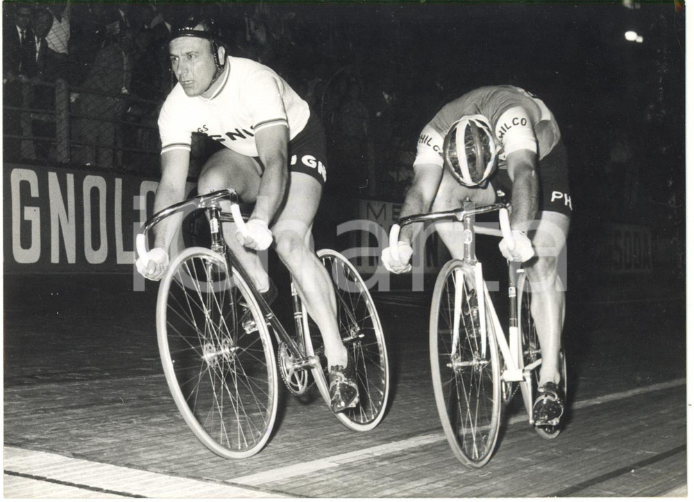 1962 MILANO Velodromo Vigorelli - Antonio MASPES batte Sante GAIARDONI *Foto