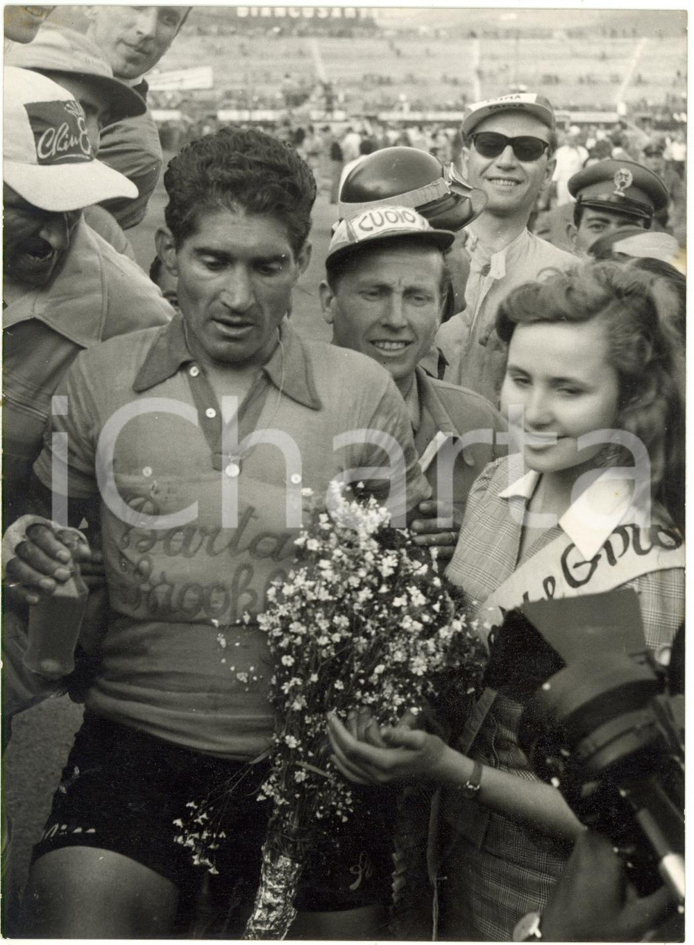 1954 CHIANCIANO - GIRO D'ITALIA - Giovanni CORRIERI festeggia vittoria 9^ tappa