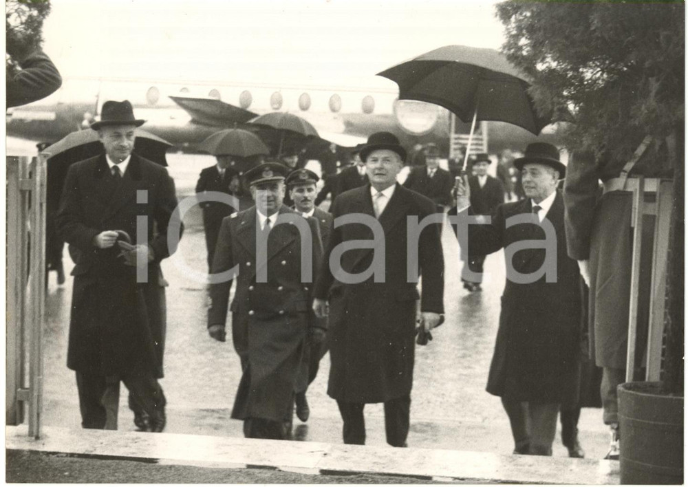 1957 ROMA - Ministro inglese Selwyn LLOYD accolto da Gaetano MARTINO *Foto 18x13