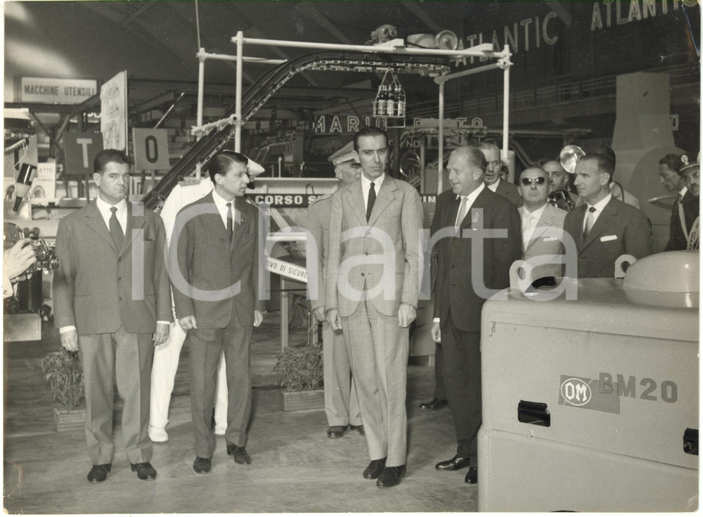 1958 TORINO - Dino DEL BO visita VIII Salone Internazionale del Trattore (1)