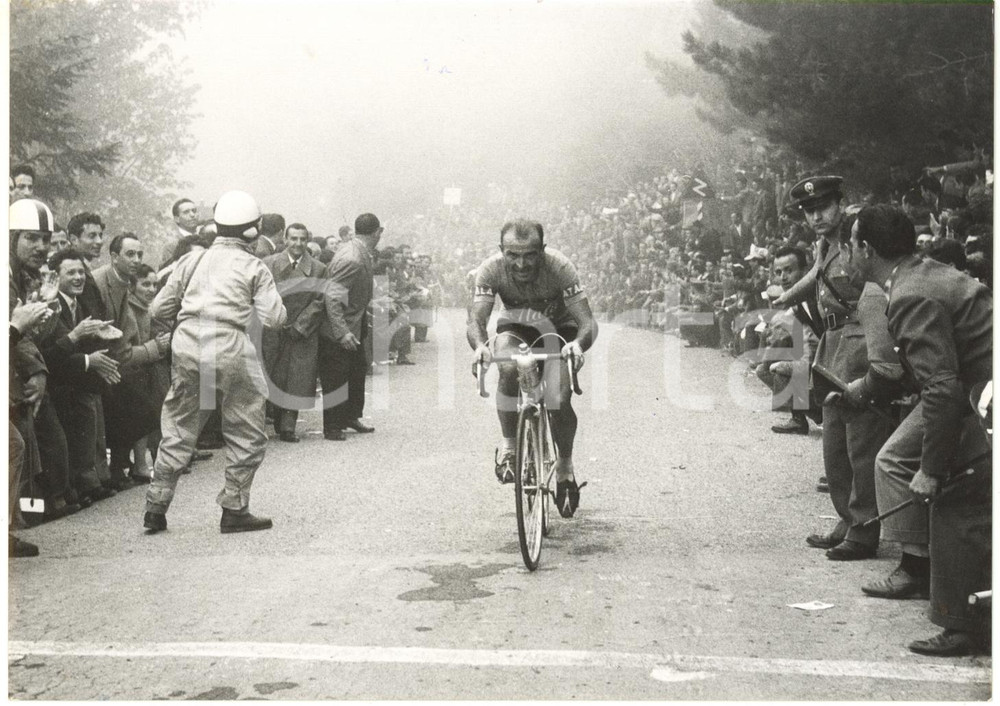 1955 GIRO D'ITALIA - Giancarlo ASTRUA primo sul Passo del Penice *Foto 18x13 cm