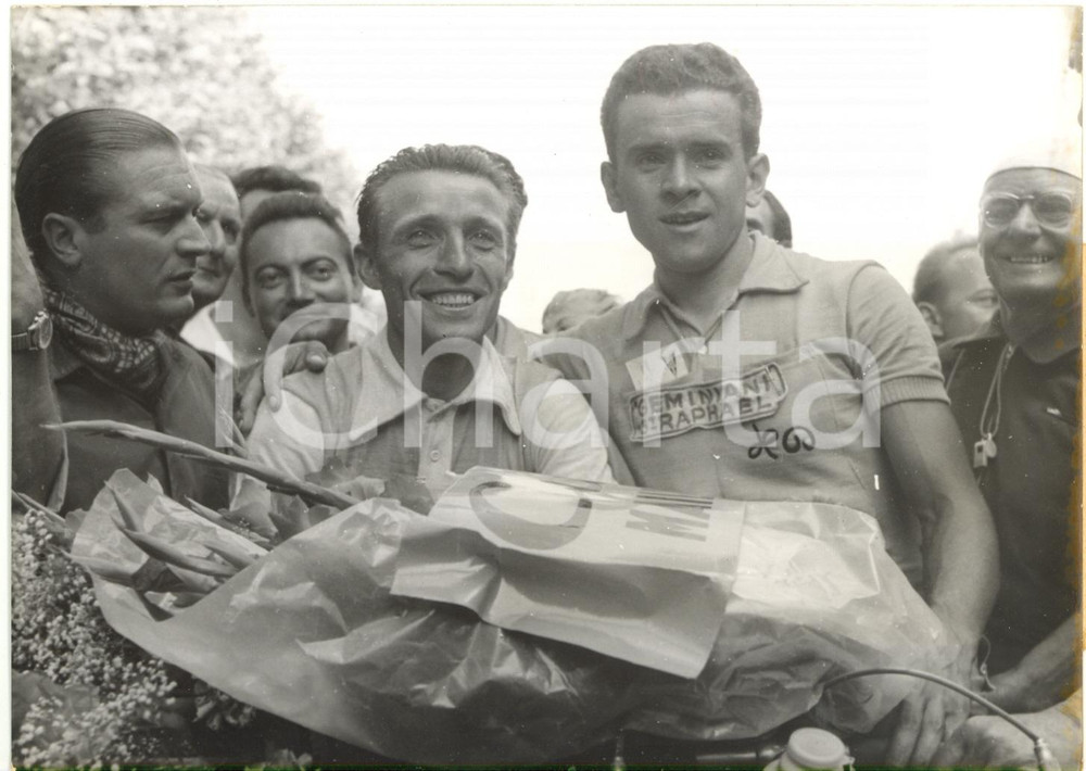 1956 TOUR DE FRANCE Grenoble-Saint Étienne - Stan OCKERS festeggia la vittoria