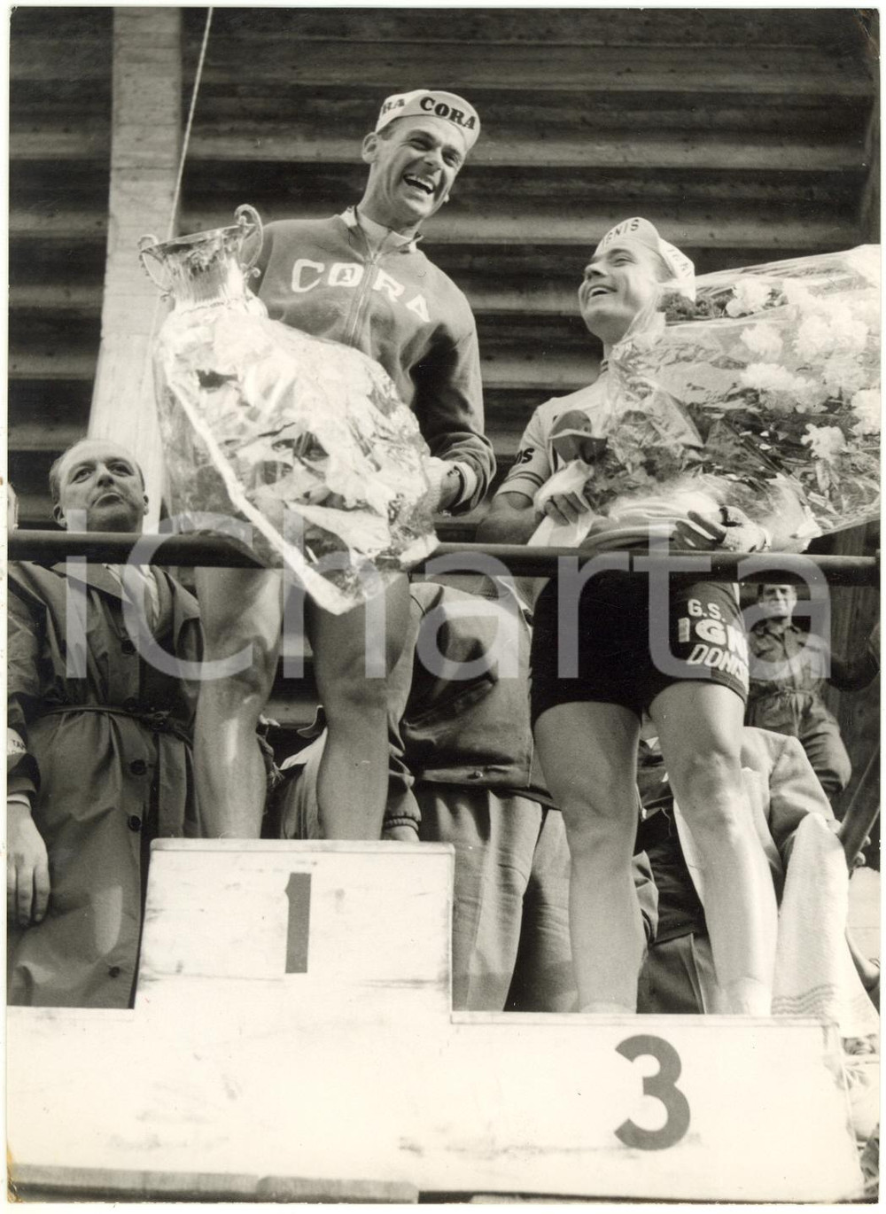 1957 GIRO D'ITALIA 17^ tappa - Rik VAN STEENBERGEN e Miguel POBLET sul podio