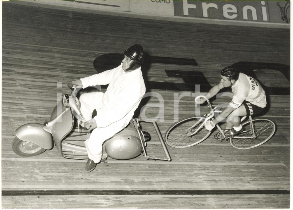 1960 MILANO Velodromo Vigorelli - Tonino DOMENICALI stabilisce record dell'ora
