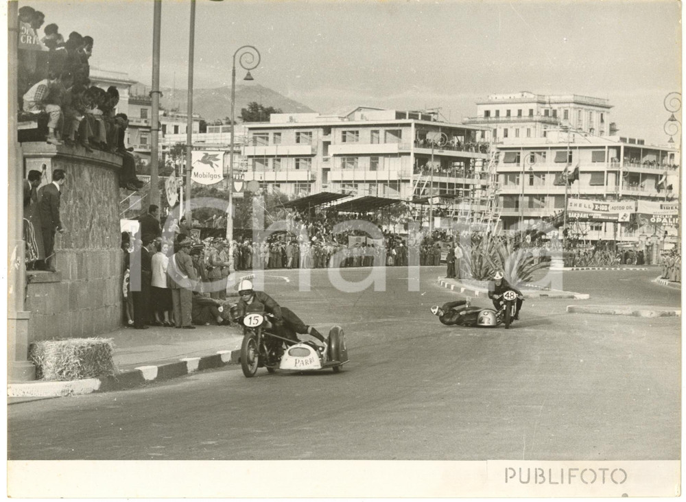1953 GENOVA Corso Italia COPPA SHELL - Pubblico assiste alla gara dei sidecar