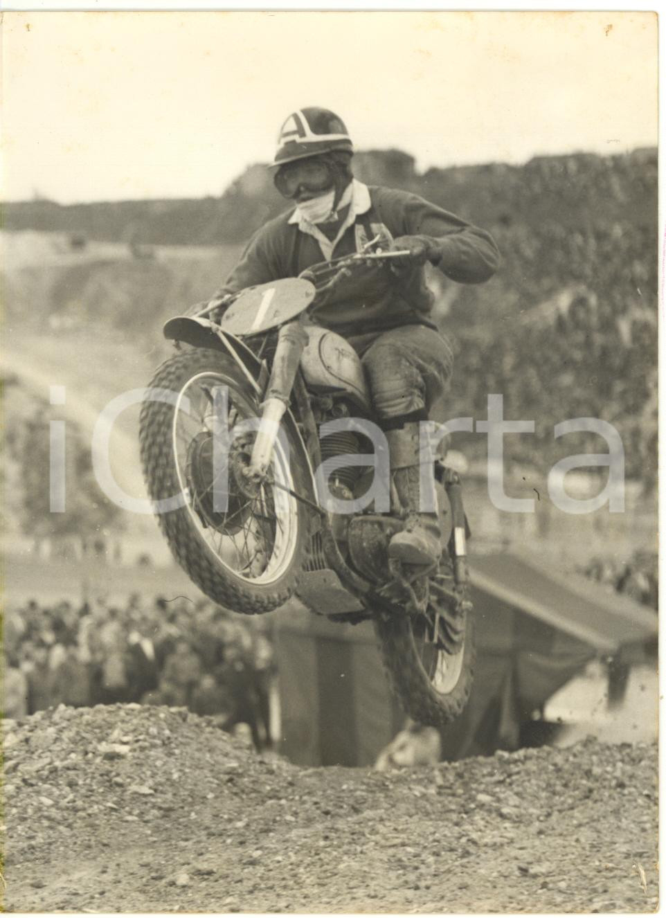 1956 MONTREUIL (F) Gran Premio MOTOCROSS - Leslie ARCHER durante la gara *Foto