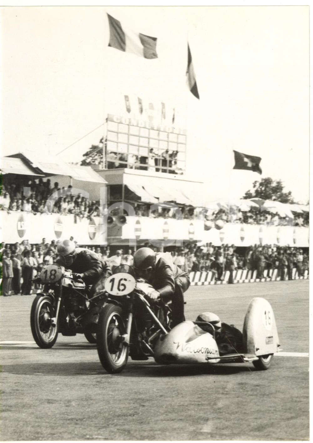 1953 MONZA GP delle Nazioni SIDECAR - Eric OLIVER e Cyril SMITH durante la gara 