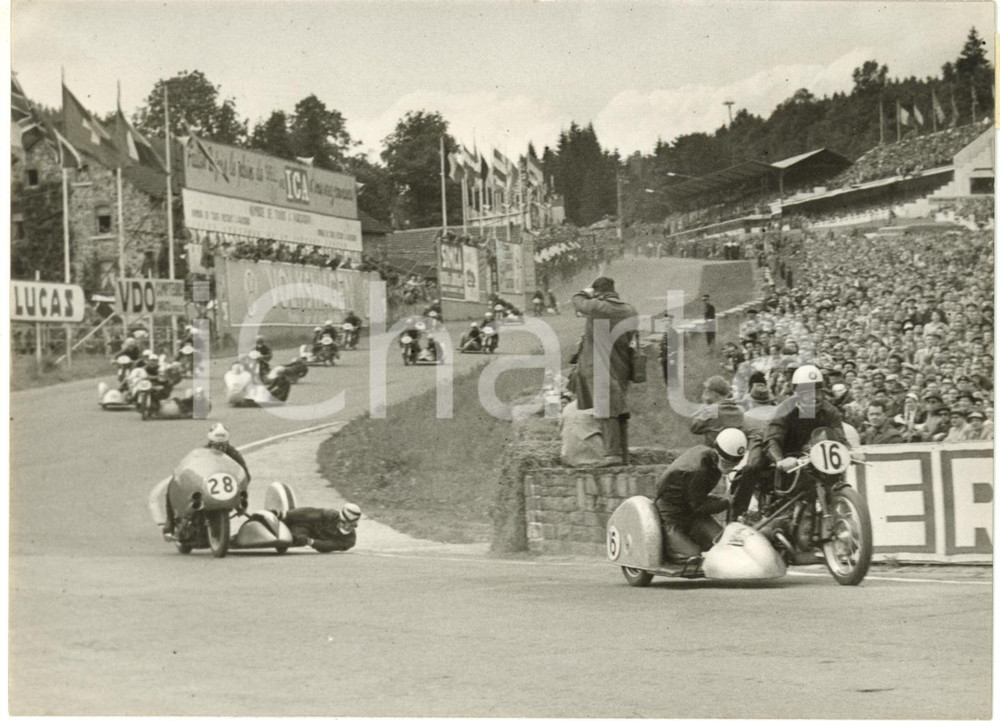 1954 FRANCORCHAMPS GP del Belgio - Fotografo alla partenza gara sidecars *Foto