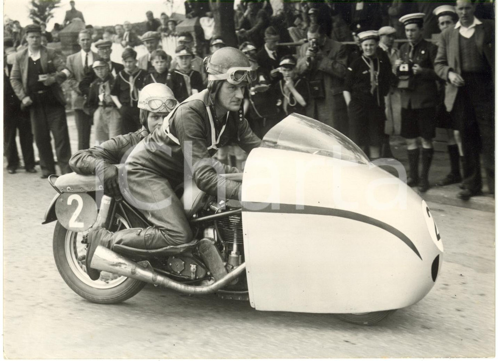 1954 ISLE OF MAN Tourist Trophy SIDECAR - Passaggio del vincitore Eric OLIVER 