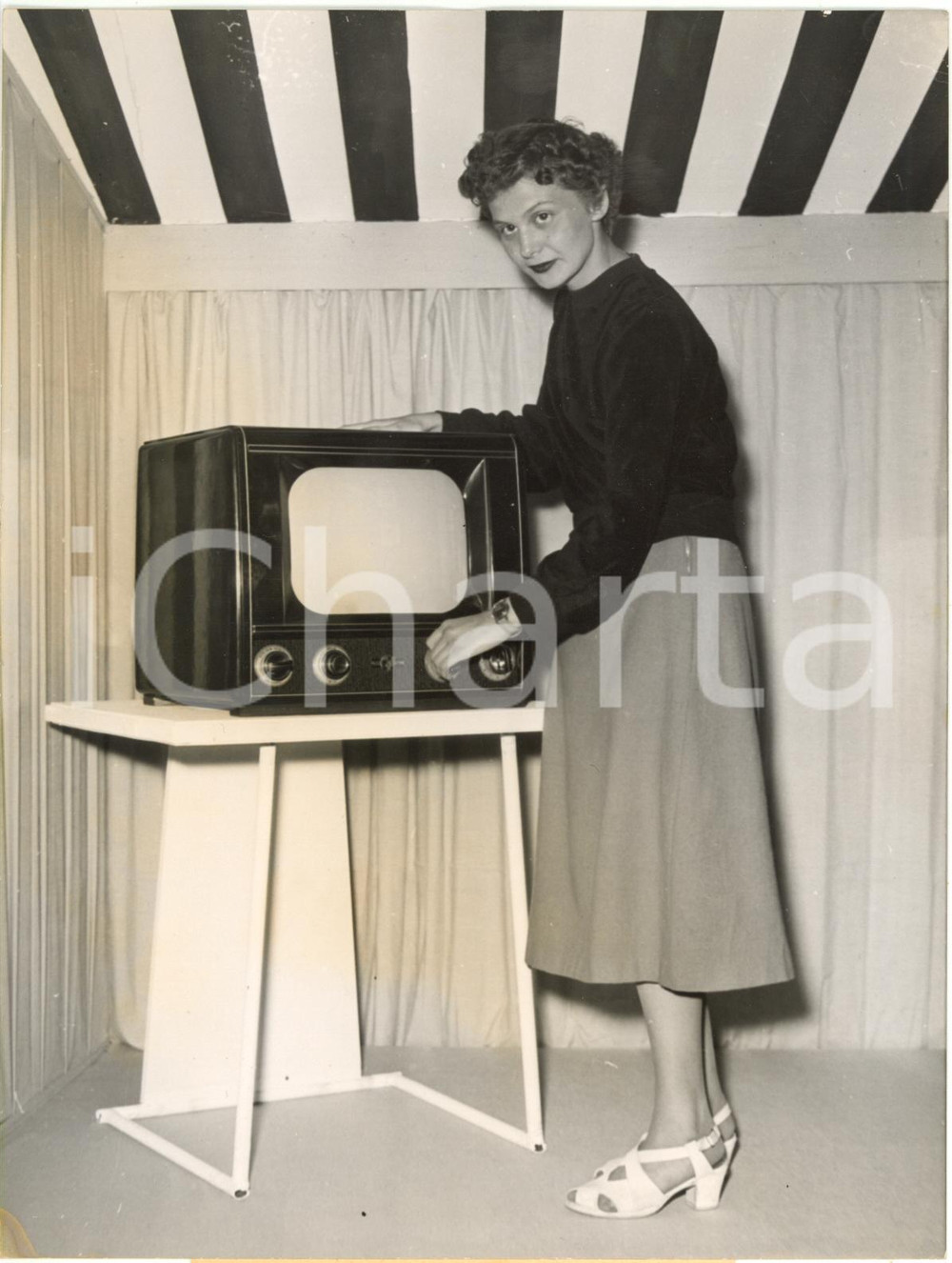 1953 DÜSSELDORF (GERMANY) Television Exposition - WELTFUNK presents new TV set