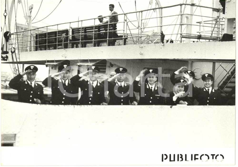1956 NAPOLI T/N SATURNIA - Banda dei CARABINIERI in partenza per gli USA (1)