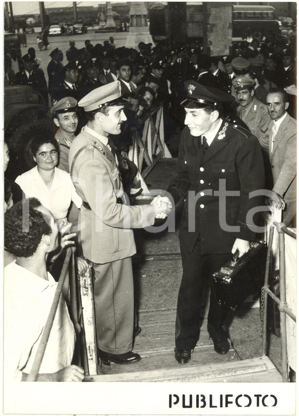 1956 NAPOLI T/N SATURNIA - Banda dei CARABINIERI in partenza per gli USA (2)