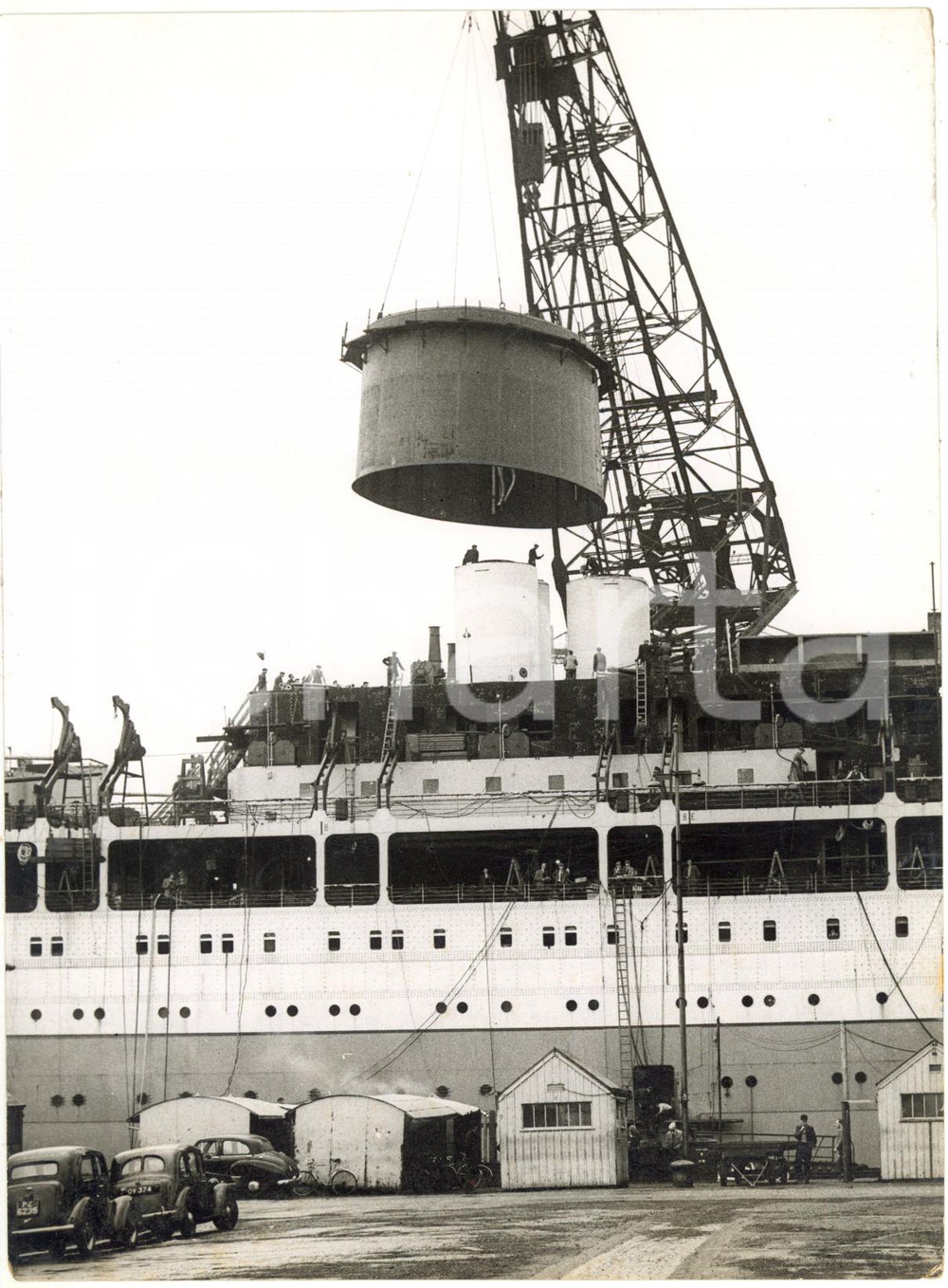 1958 BELFAST - Construction of RMS PENDENNIS CASTLE liner by HARLAND & WOLFF