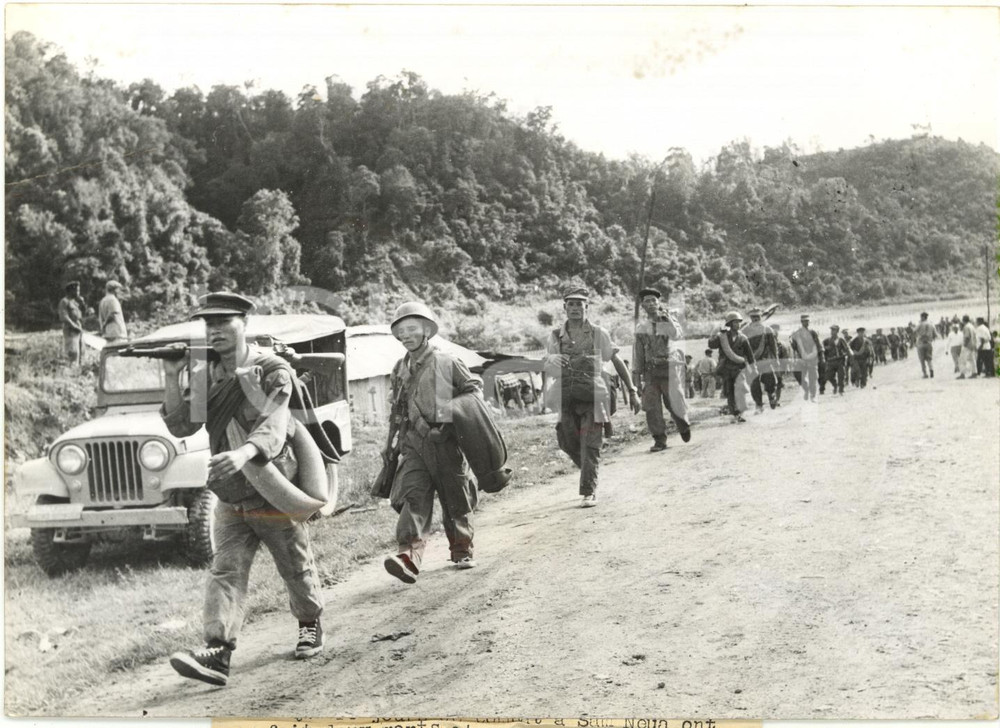 1959 XAM NEUA Guerra civile in LAOS - Colonna di soldati laotiani *Foto 18x13 cm