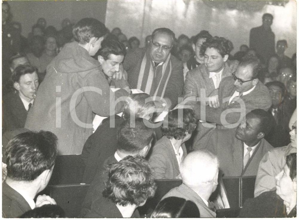 1959 LONDON WESTMINSTER - Protest at the Movement for Colonial Freedom's meeting
