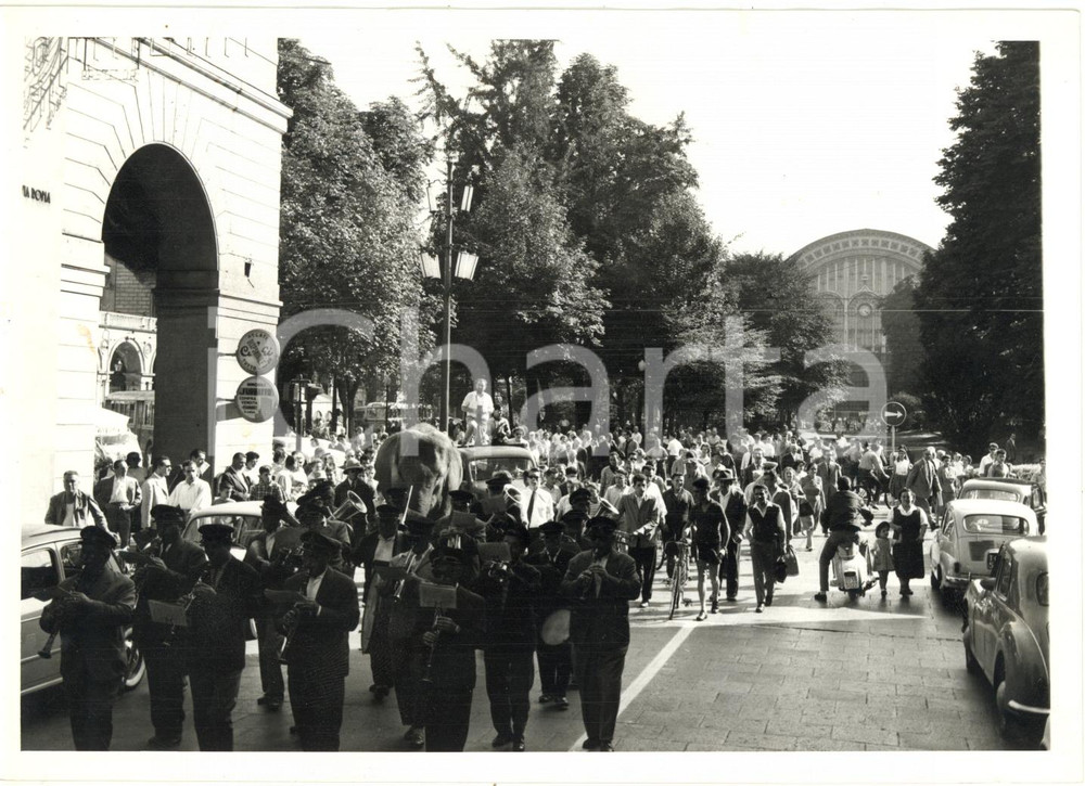 1959 TORINO Via Roma - Elefante JUMBO al rientro dalla spedizione sulle Alpi 