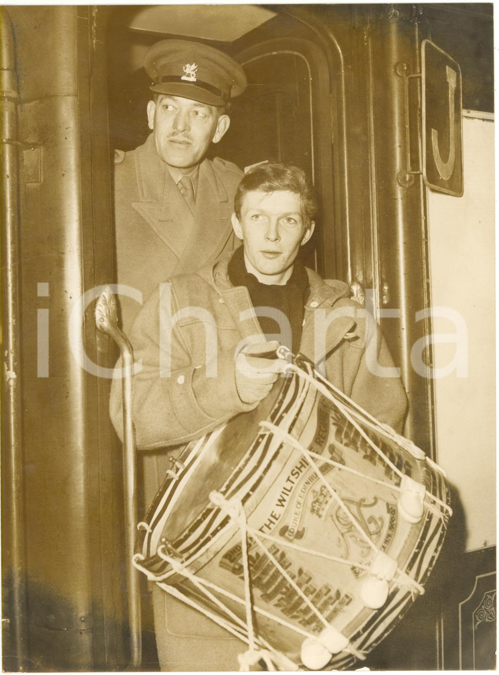 1959 LONDON Waterloo station - Drum of WWII taken back to the Wiltshire Regiment