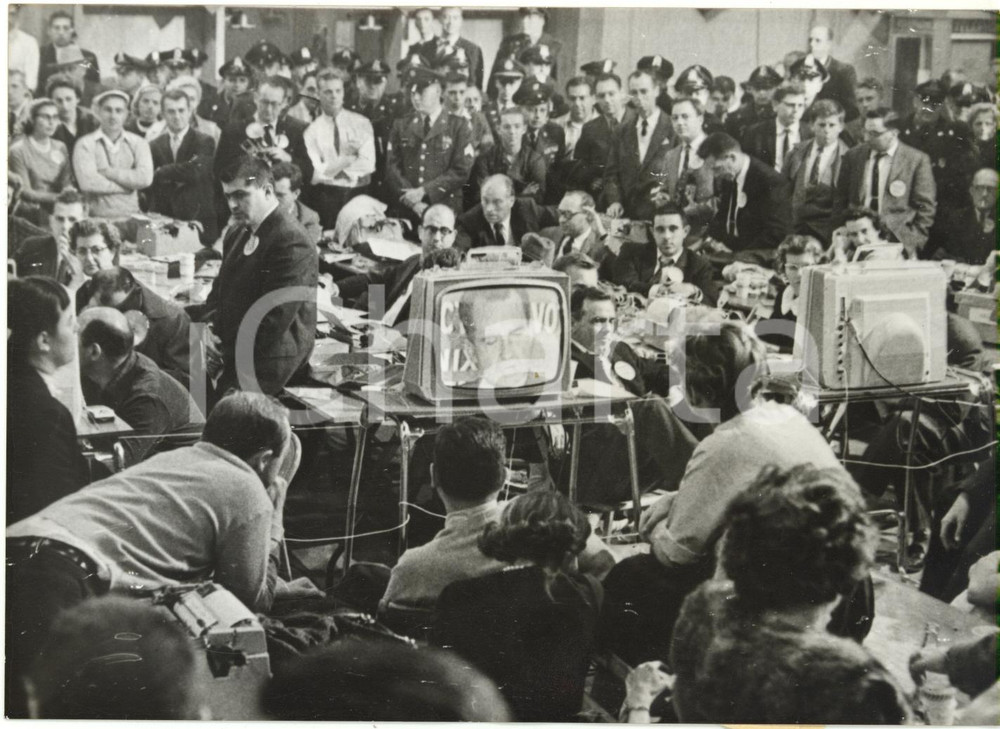 1960 ELEZIONI PRESIDENZIALI USA - Sala stampa ascolta discorso di Richard NIXON