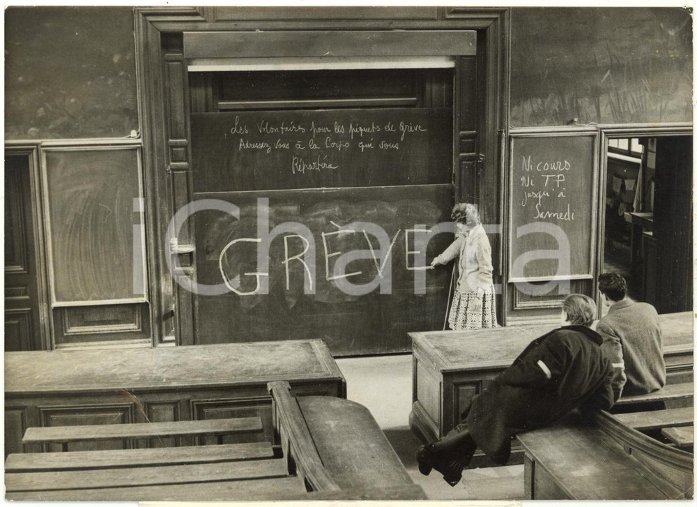 1960 PARIS Sciopero studentesco - Aula universitaria deserta *Foto VINTAGE 18x13