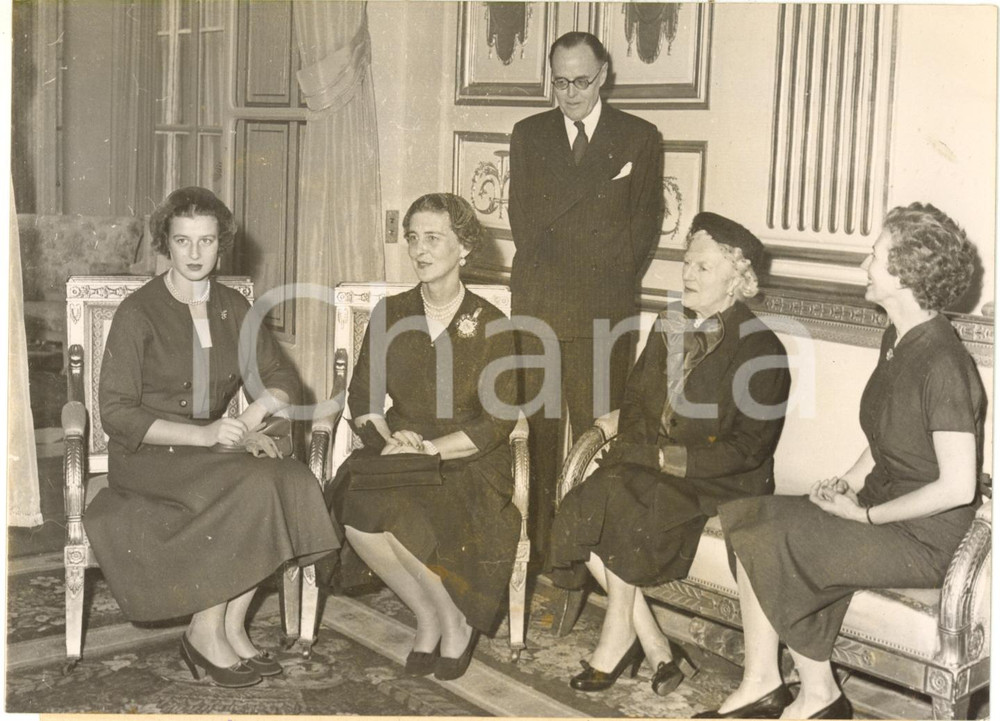 1953 PARIS - Oliver HARVEY con Principessa Alexandra e Duchessa Marina del Kent