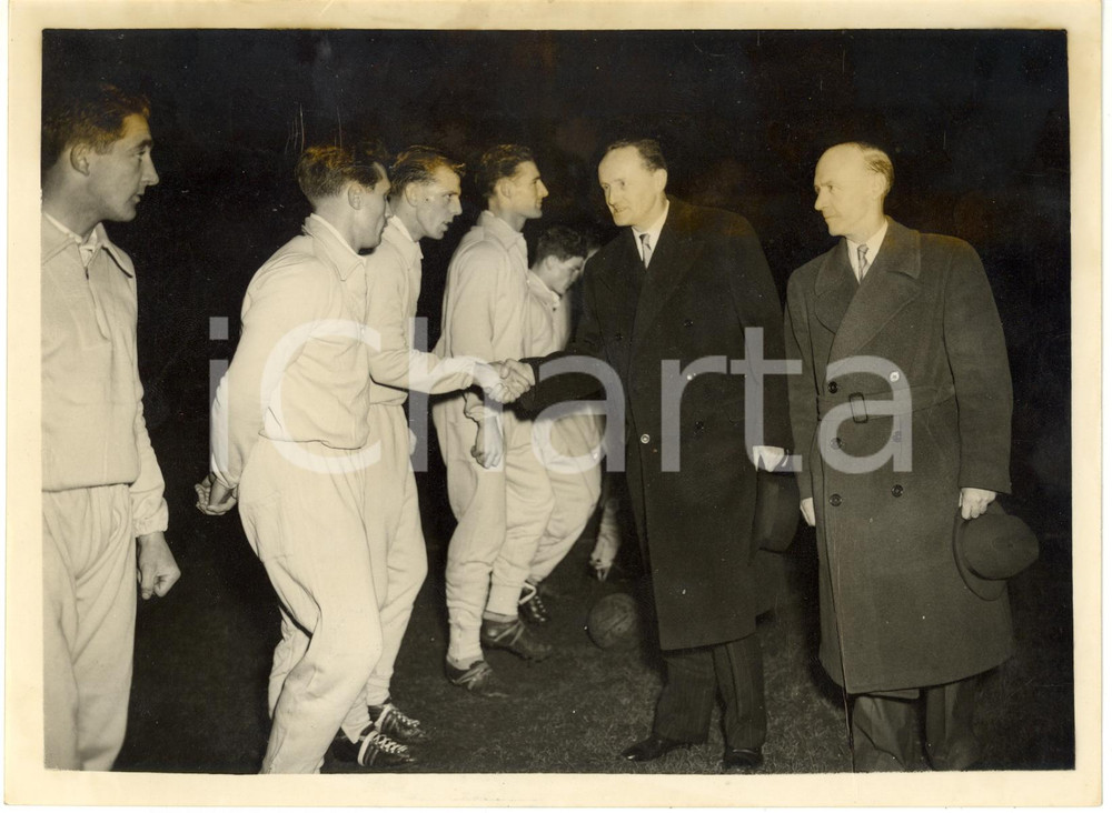 1954 LONDON Upton Park - Italian ambassador Manlio BROSIO greets WEST HAM team
