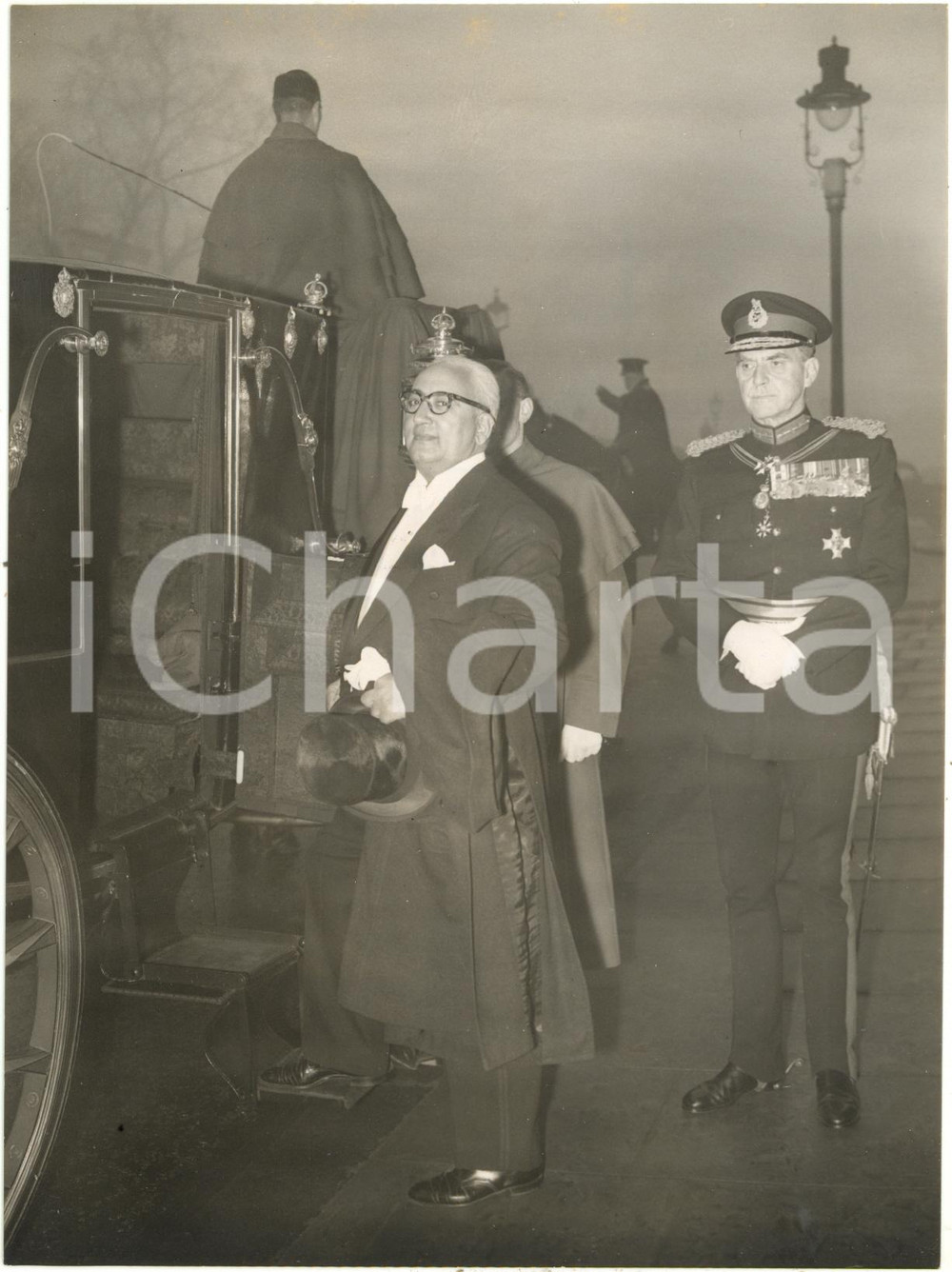 1957 LONDON - Ambassador of Afghanistan Mohammed Kabir LUDIN goes to the Queen