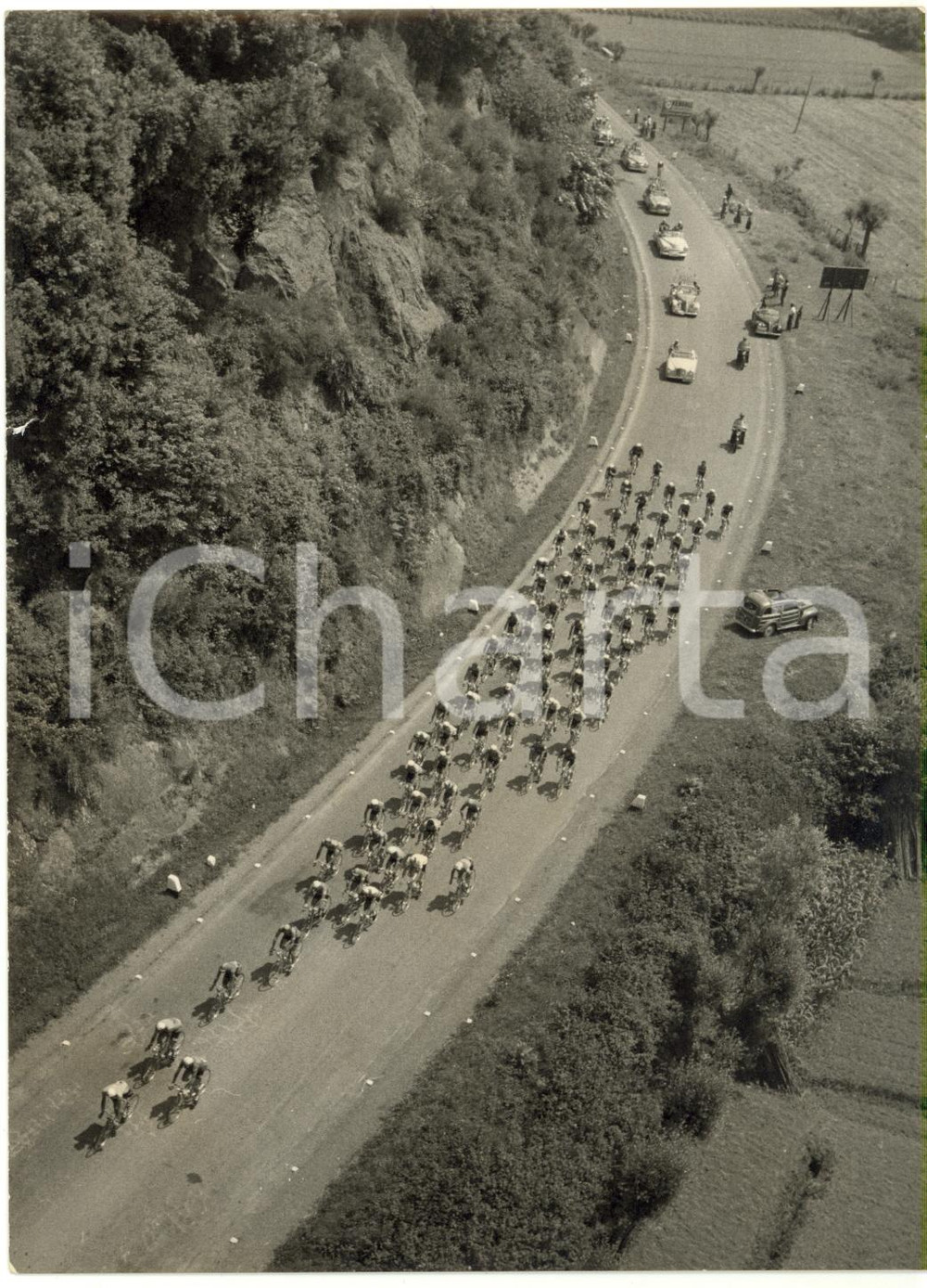 1954 CAPRANICA (VT) GIRO D'ITALIA - Corridori nella tappa Roma-Chianciano Terme