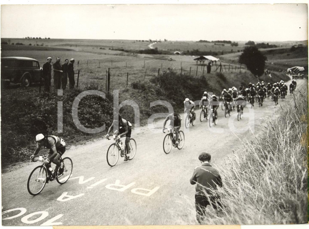 1954 TOUR DE FRANCE - Peloton emmené par Adolphe DELEDDA et Louison BOBET *Photo