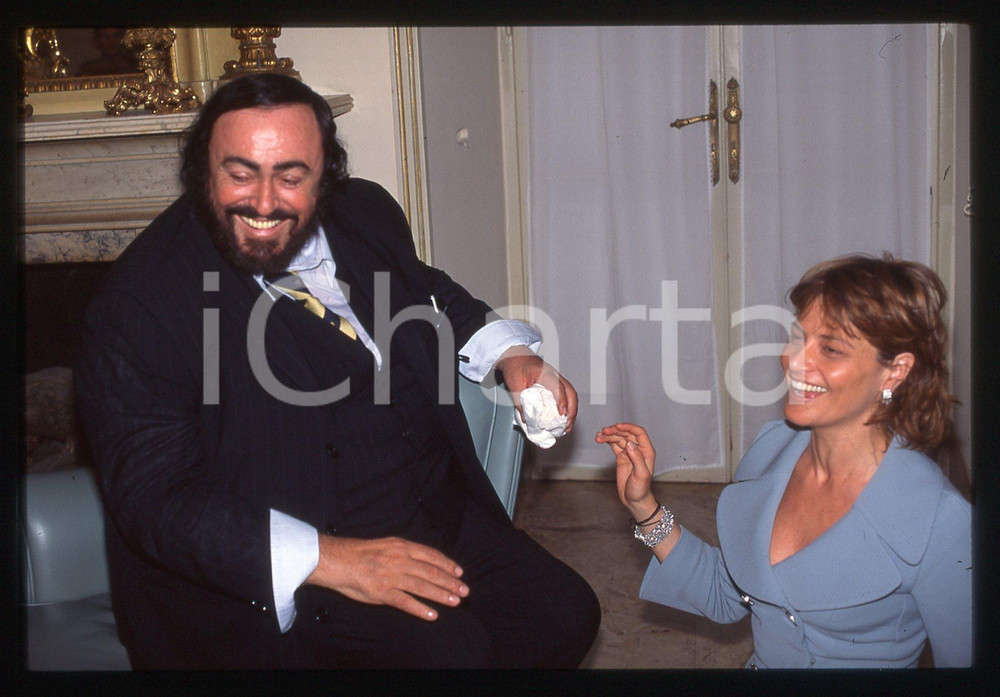 Fotografia d epoca originale 35mm vintage slide 1991 MODENA Luciano PAVAROTTI e Simona VENTURA Ritratto 4 1