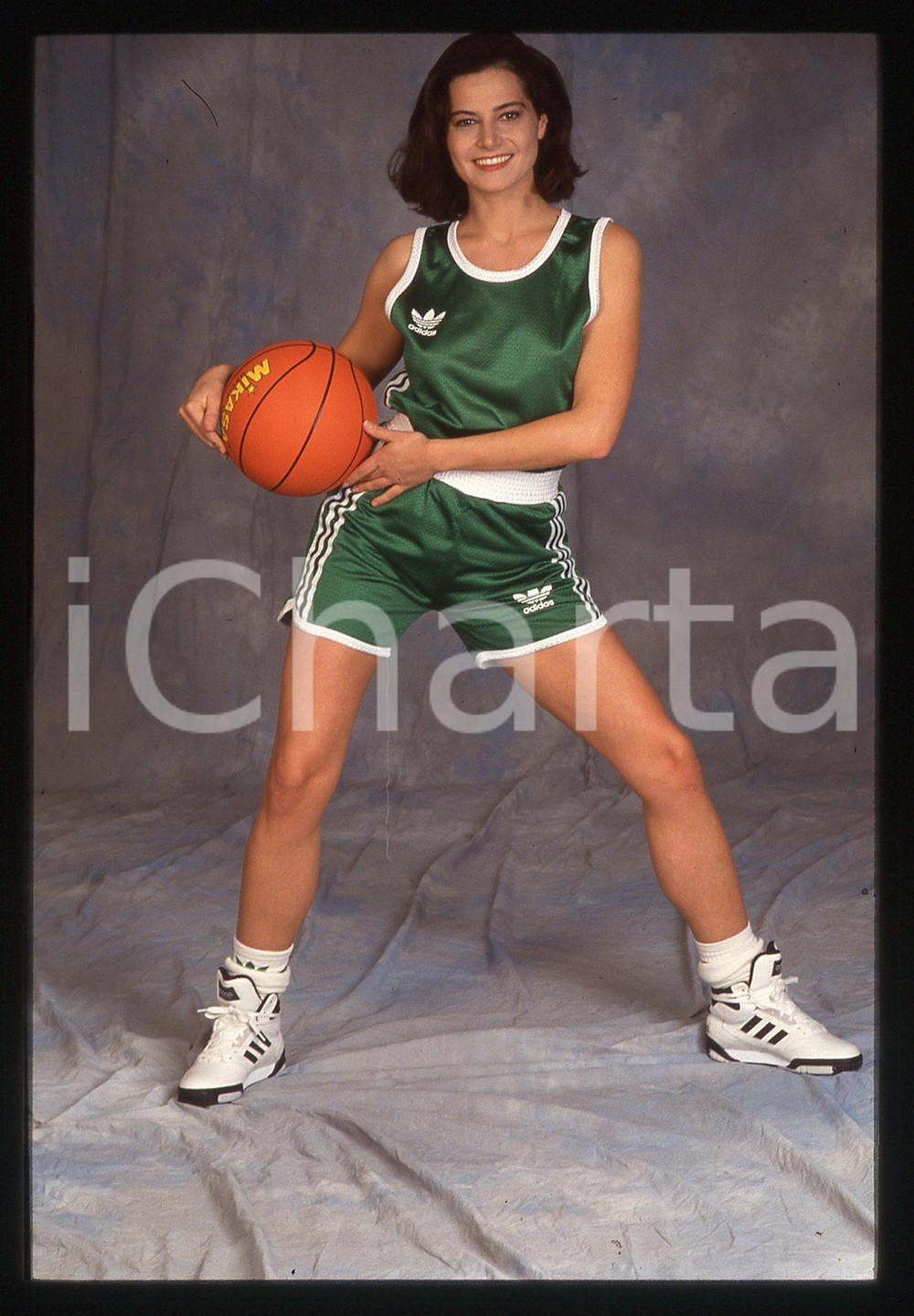 Fotografia d epoca originale 35mm vintage slide1993 SPETTACOLO Simona VENTURA in tuta da basket ADIDAS 7 1