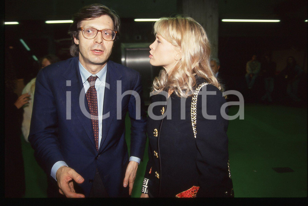 35mm vintage slide*1995 ca COSTUME Vittorio SGARBI con Holly HIGGINS ritratto 1
