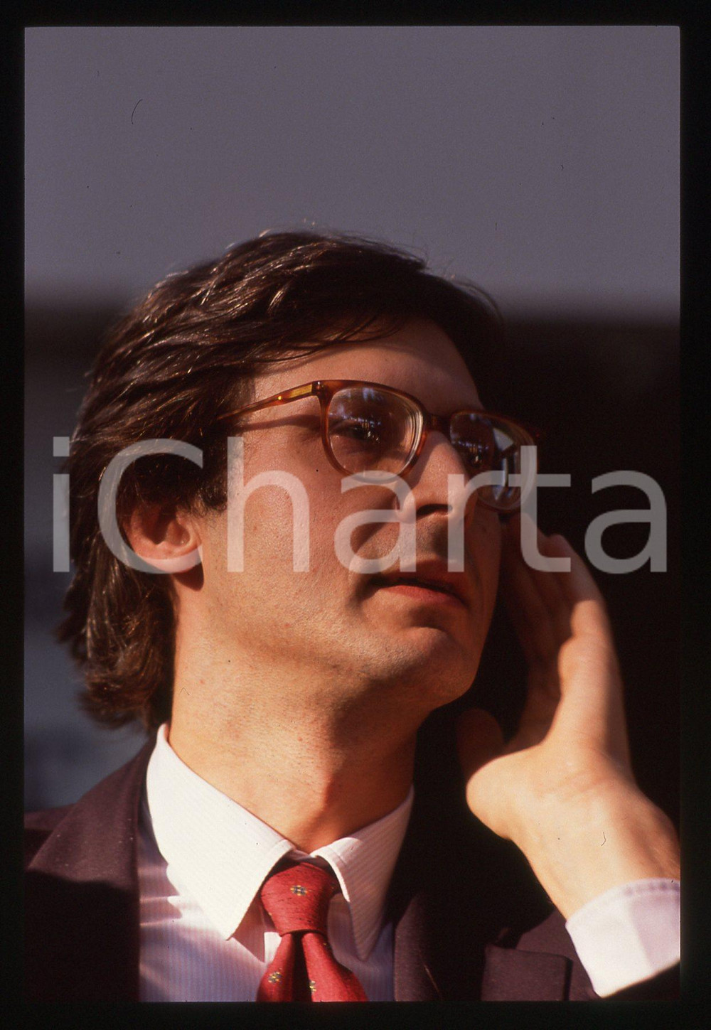 35mm vintage slide*1995ca COSTUME Vittorio SGARBI Ritratto del critico d'arte 35 Diapositiva d'epoca, in formato 35 mm. CONDIZIONI: GOODE' severamente vietata la riproduzione. Tutti i diritti sono riservati. ICharta mette in vendita, sul negozio eBay e in esclusiva sul sito "icharta" il proprio archivio composto da numerose diapositive e negativi fotografici d'epoca, tutti originali e autentici, che attraversano la storia del costume italiano tra gli la fine degli anni Sessanta e Novanta.Si tratta di uno sguardo inedito sull'attualit&agrave;, la politica, la vita quotidiana, il gossip e la cultura, che fotografa il cambiamento della nazione in quest'ultimo scorcio del XX secolo. Un'occasione unica per il mercato del collezionismo, che vede finalmente disponibile un archivio eccezionale per vastit&agrave;, tematiche e condizioni, in un settore (il negativo fotografico e la diapositiva) di assoluta novit&agrave; e dalle interessanti prospettive di investimento.  originale e autentica 1