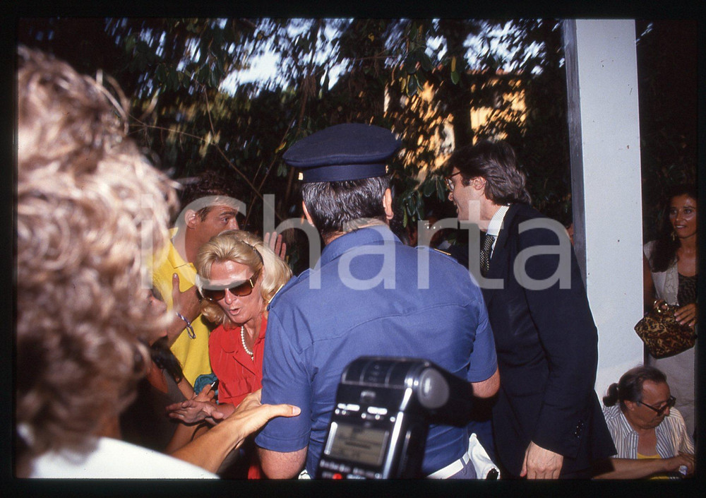 35mm vintage slide* 1995 ca COSTUME Vittorio SGARBI paparazzato 14