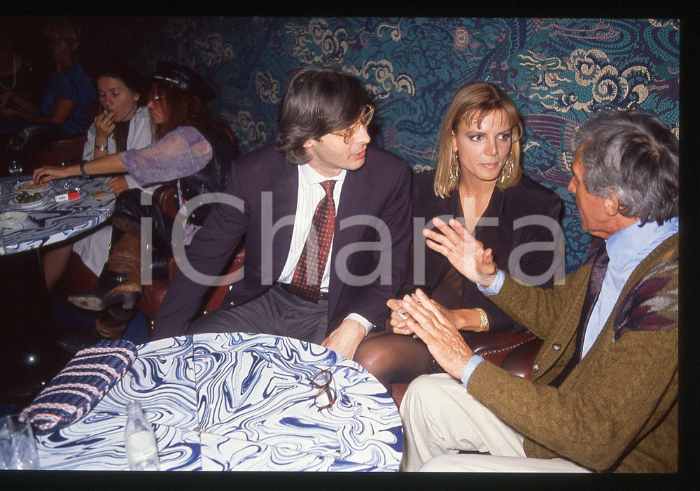 35mm vintage slide*1985ca COSTUME Vittorio SGARBI e Patrizia CASELLI paparazzati 6