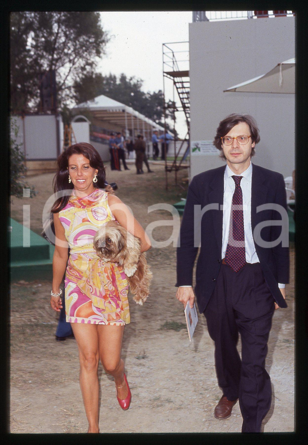 35mm vintage slide* 1995 ca COSTUME Vittorio SGARBI paparazzato 24