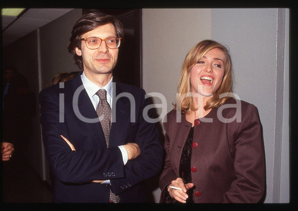 Fotografia d epoca originale 35mm vintage slide 1995 ca COSTUME Vittorio SGARBI e Paola BARALE Ritratto 2 1