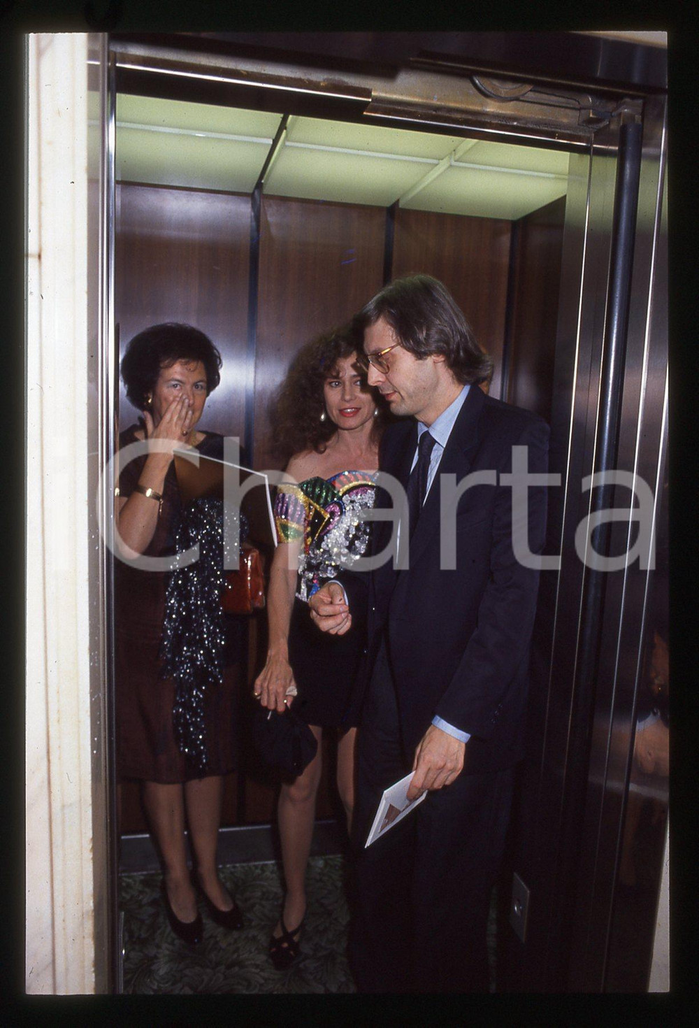 35mm vintage slide*1990 ca COSTUME Corinne CLERY con Vittorio SGARBI paparazzati