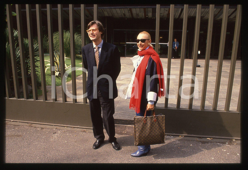 Fotografia d epoca originale 35mm vintage slide1990ca ROMA  RAI Raffaella CARRA  Vittorio SGARBI ritratto 1 1