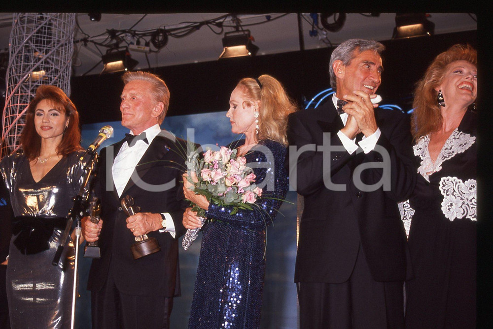 35mm vintage slide*1989 CAMPIONE D'ITALIA Kirk DOUGLAS Ursula ANDRESS premiati 2