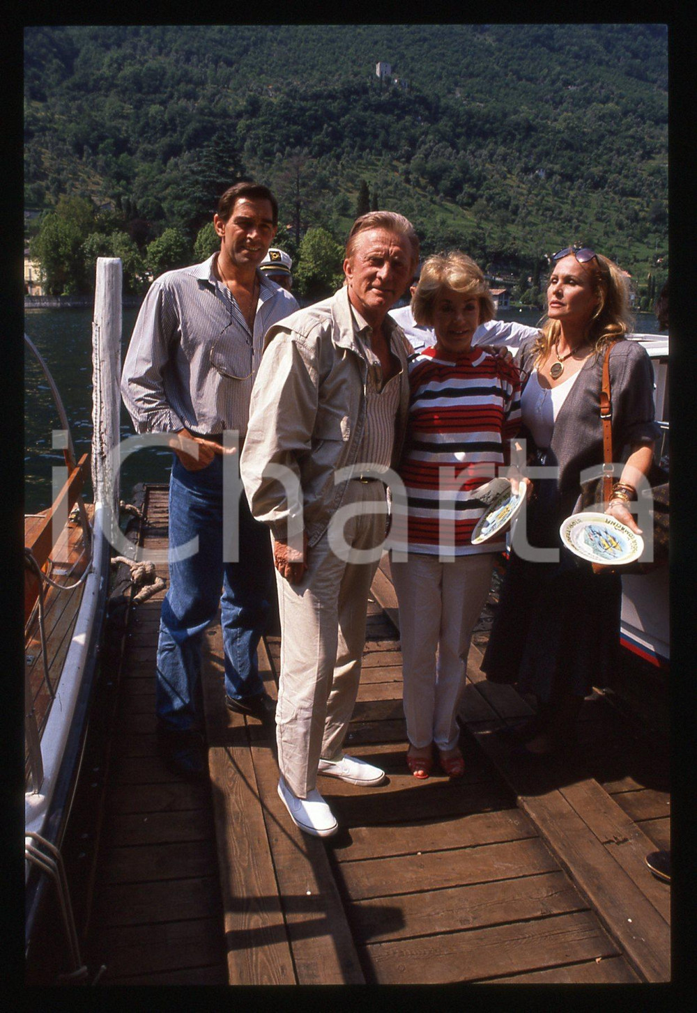 Fotografia d epoca originale 35mm vintage slide 1989 LAGO DI COMO Kirk DOUGLAS Ursula ANDRESS Fabio TESTI 1