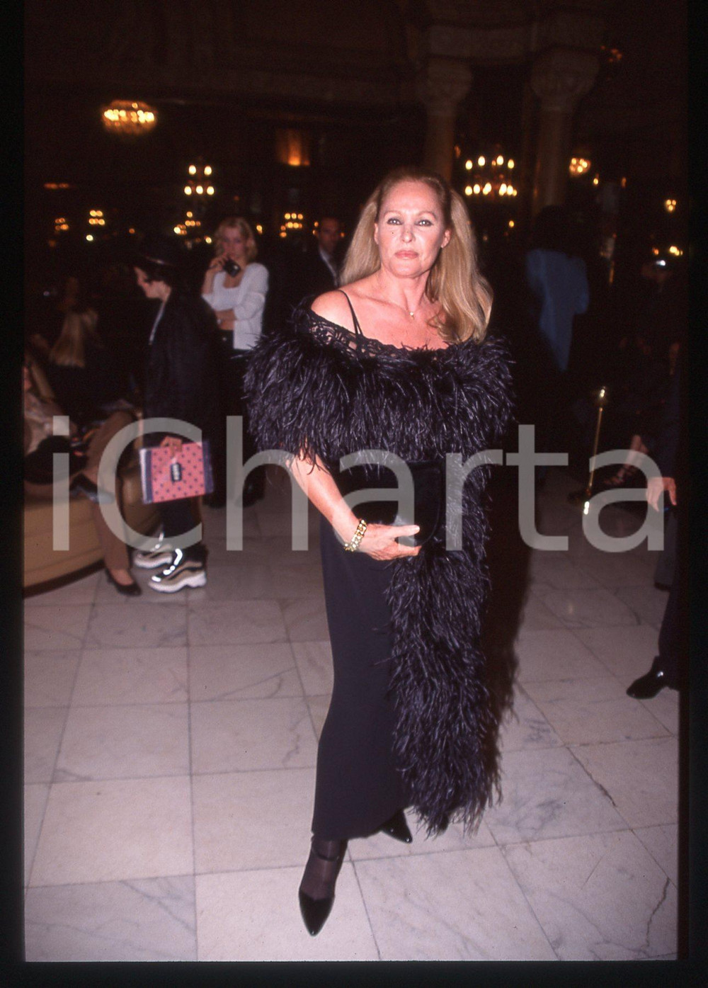 35mm vintage slide* 1990 ca COSTUME Ursula ANDRESS Ritratto attrice 34  Diapositiva d'epoca, in formato 35 mm.CONDIZIONI: GOODE' severamente vietata la riproduzione. Tutti i diritti sono riservati. ICharta mette in vendita, sul negozio eBay e in esclusiva sul sito "icharta" il proprio archivio composto da numerose diapositive e negativi fotografici d'epoca, tutti originali e autentici, che attraversano la storia del costume italiano tra gli la fine degli anni Sessanta e Novanta.Si tratta di uno sguardo inedito sull'attualit&agrave;, la politica, la vita quotidiana, il gossip e la cultura, che fotografa il cambiamento della nazione in quest'ultimo scorcio del XX secolo. Un'occasione unica per il mercato del collezionismo, che vede finalmente disponibile un archivio eccezionale per vastit&agrave;, tematiche e condizioni, in un settore (il negativo fotografico e la diapositiva) di assoluta novit&agrave; e dalle interessanti prospettive di investimento.     originale e autentica 1