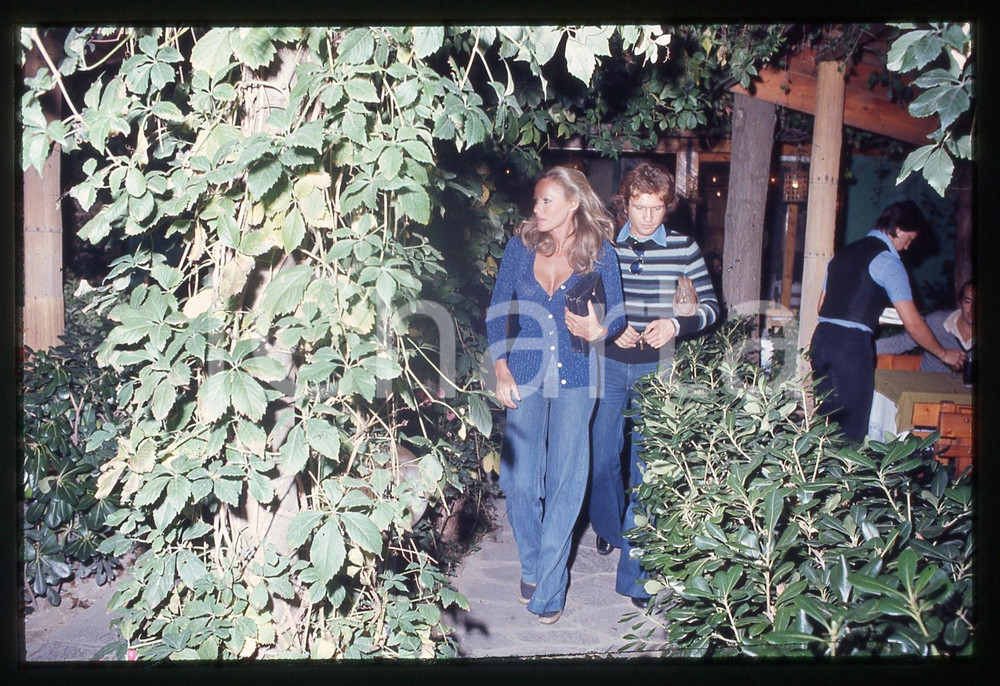 35mm vintage slide* 1975ca COSTUME Ursula ANDRESS Paolo PAZZAGLIA paparazzati 3
