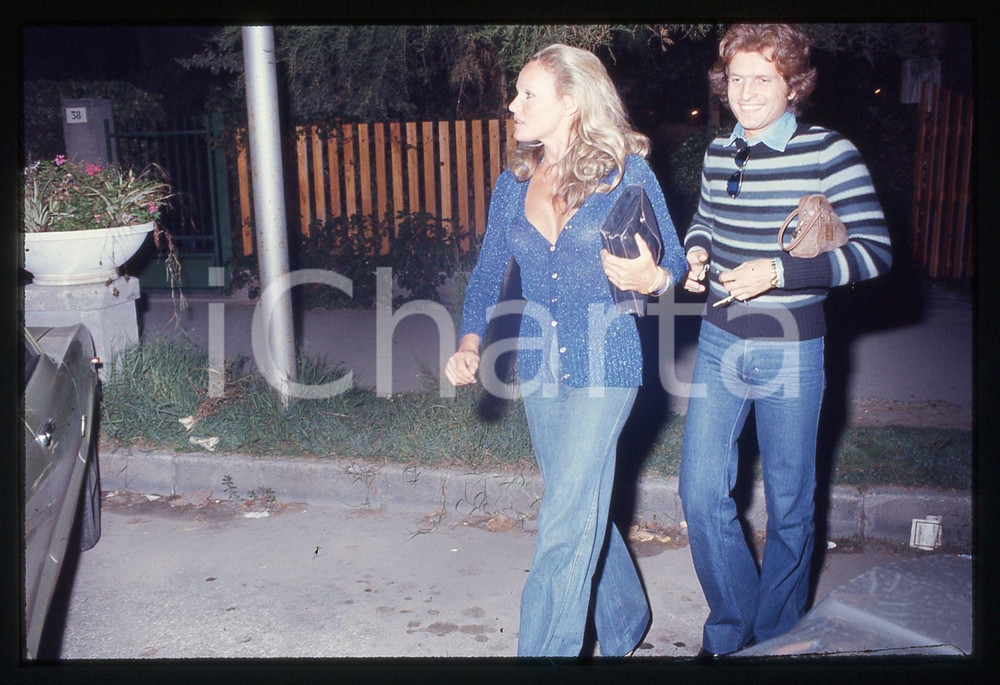 35mm vintage slide* 1975ca COSTUME Ursula ANDRESS Paolo PAZZAGLIA paparazzati 4
