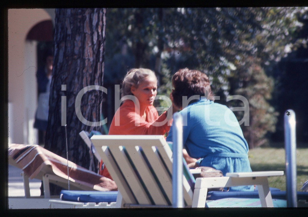 35mm vintage slide* 1975ca GOSSIP Ursula ANDRESS Paolo PAZZAGLIA paparazzati 1