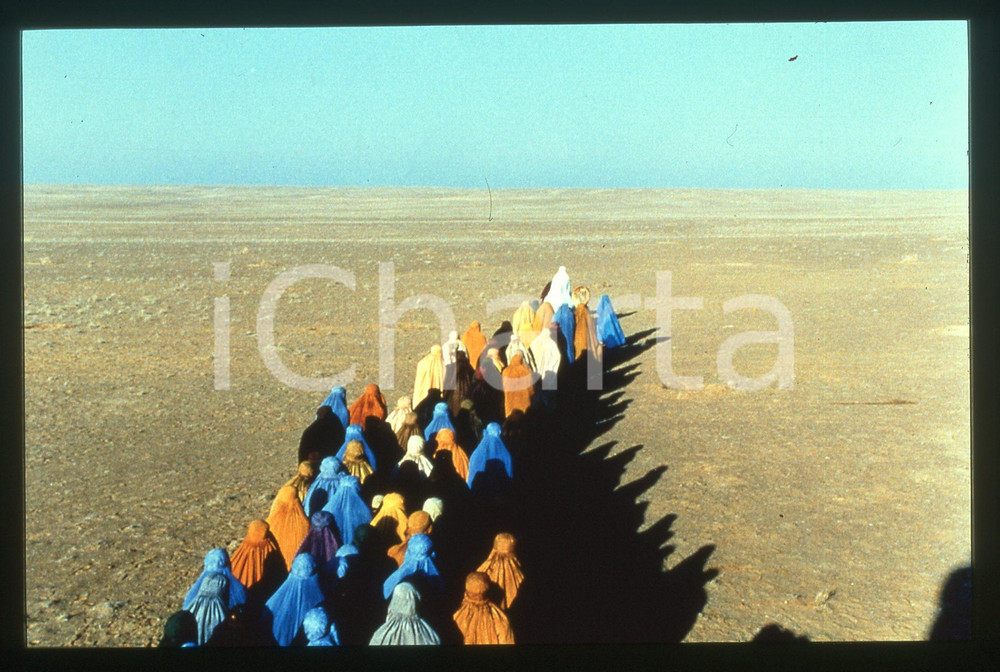 35mm vintage slide*2001 VIAGGIO A KANDAHAR Scena dal film di Mohsen MAKHMALBAF